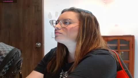 Snapshot of kendallclark03 chatting on 12-30-24, 04:20 kendall online show from 12-30-24, 04:20