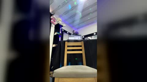 Kendall online show from 04-14-26, 02:34