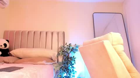 Lu online show from 05-18-26, 12:18
