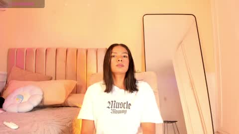 Snapshot of kendra_fit chatting on 07-17-26, 01:01 Lu online show from 07-17-26, 01:01