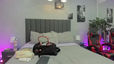 Snapshot of kendra_london chatting on 11-21-25, 11:20 Kendra London online show from 11-21-25, 11:20