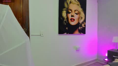 Snapshot of kendra_london chatting on 11-26-25, 11:11 Kendra London online show from 11-26-25, 11:11