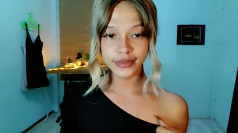 kendra_lunaxx online show from 05-17-26, 12:12