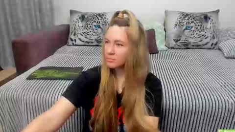 Kendra online show from 10-22-25, 01:39