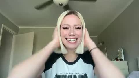 Snapshot of kendrakbadd chatting on 01-12-26, 04:45 kendrakbadd online show from 01-12-26, 04:45