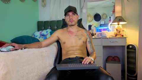 Snapshot of kenfenty chatting on 10-23-25, 01:38 Chriss Morales online show from 10-23-25, 01:38