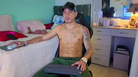 Chriss Morales online show from 10-28-25, 02:04