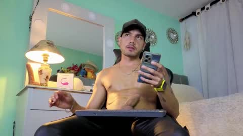 Chriss Morales online show from 01-08-26, 01:41