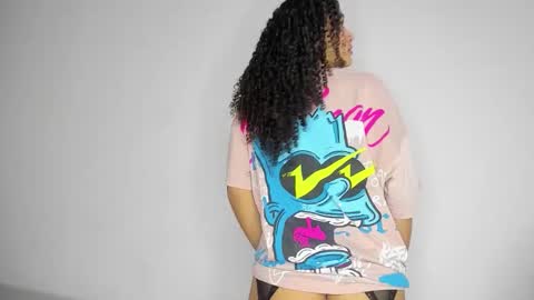 Snapshot of keniia_riizz chatting on 11-18-25, 10:25 Kenia online show from 11-18-25, 10:25