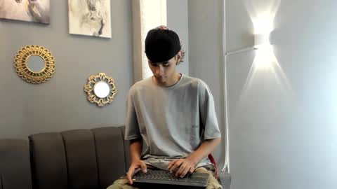 Snapshot of kenix_777 chatting on 10-18-25, 11:05 KENIX online show from 10-18-25, 11:05