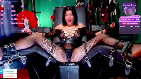 Snapshot of kenllyhot_and_valeriahell chatting on 01-13-25, 05:44 Valeria slave online show from 01-13-25, 05:44