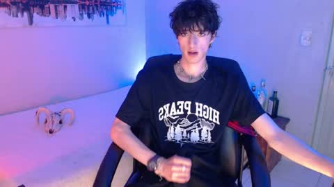 Snapshot of kenny__hot chatting on 01-27-25, 04:11 kenny online show from 01-27-25, 04:11