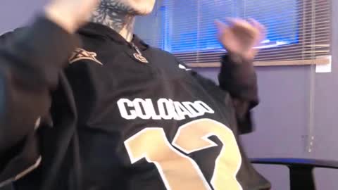 Snapshot of kenny__hot chatting on 12-17-25, 04:02 kenny online show from 12-17-25, 04:02