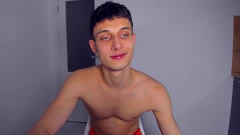 Snapshot of kenter_parker chatting on 11-06-25, 08:43 Peter online show from 11-06-25, 08:43