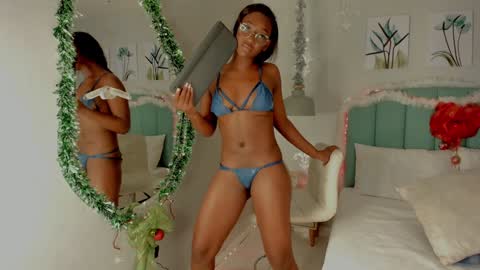 Snapshot of kentha_mitchells chatting on 12-18-24, 01:45 kentha_mitchells online show from 12-18-24, 01:45