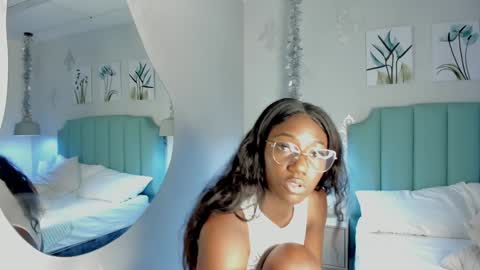 Snapshot of kentha_mitchells chatting on 02-06-25, 04:03 kentha_mitchells online show from 02-06-25, 04:03