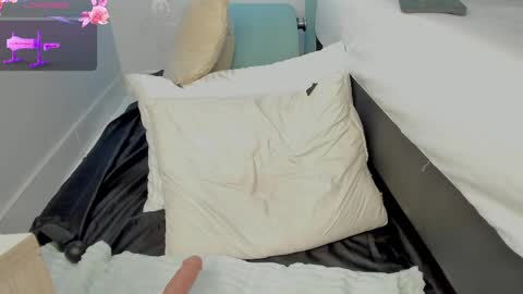 Snapshot of kentha_mitchells chatting on 02-15-25, 02:11 kentha_mitchells online show from 02-15-25, 02:11