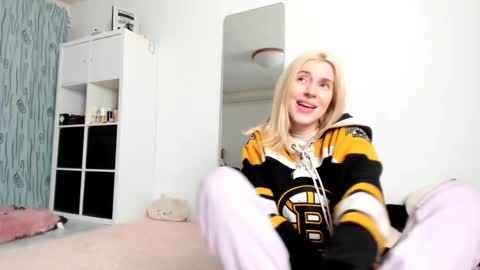 Kenzie online show from 12-06-24, 04:58