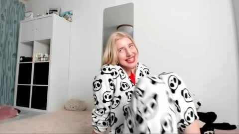 Kenzie online show from 01-24-25, 04:59