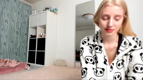 Kenzie online show from 01-25-25, 04:45