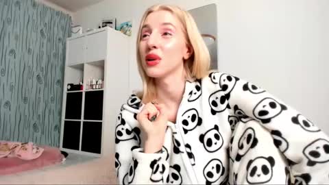 Kenzie online show from 01-27-25, 05:14