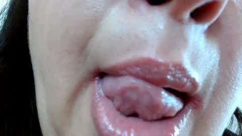 Snapshot of kerly_doll chatting on 03-01-25, 01:22 K E R L Y online show from 03-01-25, 01:22