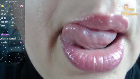 Snapshot of kerly_doll chatting on 10-24-25, 01:18 K E R L Y online show from 10-24-25, 01:18