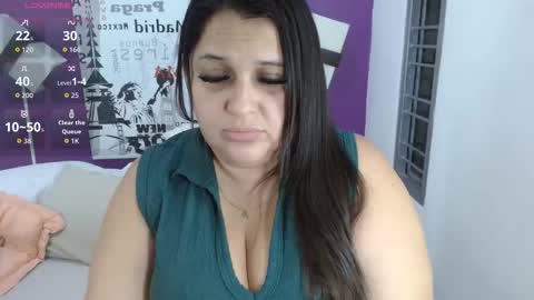 Snapshot of kerly_doll chatting on 12-14-25, 01:05 K E R L Y online show from 12-14-25, 01:05