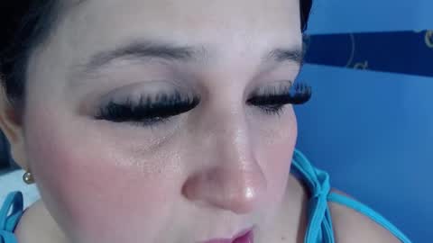 Snapshot of kerly_doll chatting on 12-22-25, 01:19 K E R L Y online show from 12-22-25, 01:19