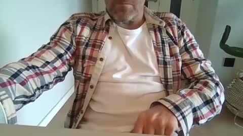 Snapshot of kermitgp3 chatting on 04-02-26, 03:09 Anton online show from 04-02-26, 03:09