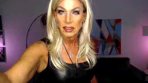 Snapshot of kerrytmilf chatting on 11-02-25, 10:39 Kerry Wright online show from 11-02-25, 10:39