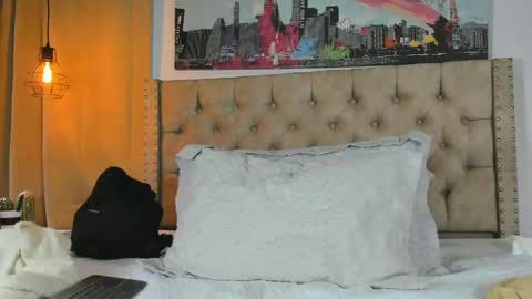 Kery Hillson online show from 02-18-25, 01:11