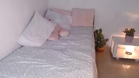 Mia  online show from 12-14-24, 08:18