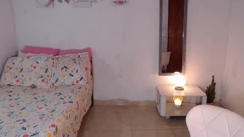 Mia  online show from 01-30-25, 09:25