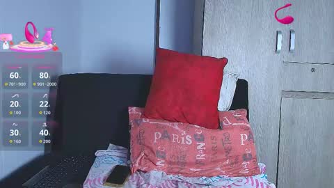 KESHA online show from 03-25-26, 05:35