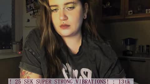 Snapshot of keshamoon chatting on 03-01-25, 06:11 Kesha online show from 03-01-25, 06:11