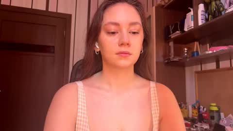 Snapshot of keshastremmel chatting on 05-31-26, 09:16 Ellie online show from 05-31-26, 09:16