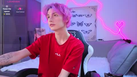 Snapshot of kessy_white chatting on 01-10-26, 08:10 Kessy online show from 01-10-26, 08:10