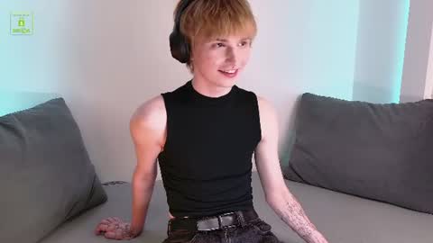 Snapshot of kessy_white chatting on 07-26-26, 08:27 Kessy online show from 07-26-26, 08:27