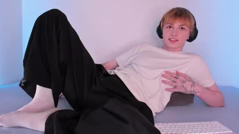 Snapshot of kessy_white chatting on 07-29-26, 08:07 Kessy online show from 07-29-26, 08:07