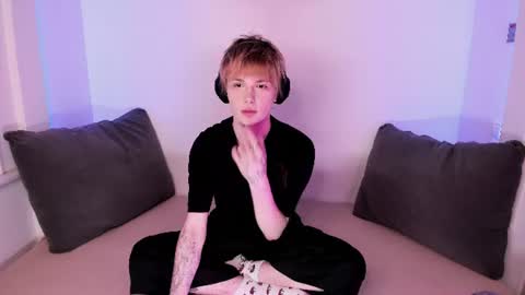 Snapshot of kessy_white chatting on 08-01-26, 08:41 Kessy online show from 08-01-26, 08:41