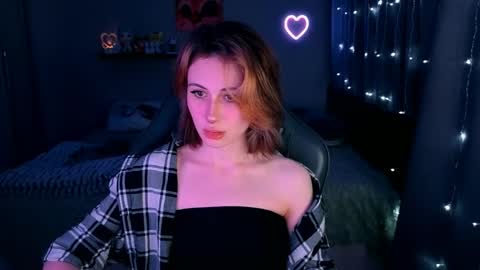 Snapshot of keti_moon chatting on 05-08-26, 07:19 Keti 3 online show from 05-08-26, 07:19