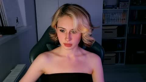 Snapshot of keti_moon chatting on 08-05-26, 06:44 Keti 3 online show from 08-05-26, 06:44