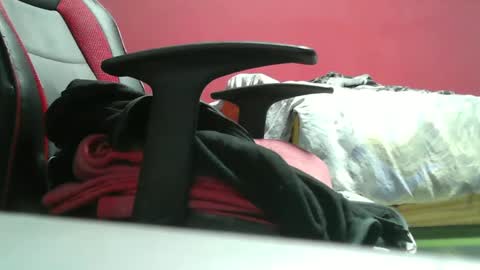 Snapshot of kev19922 chatting on 02-21-25, 08:49 kev19922 online show from 02-21-25, 08:49