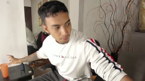   online show from 12-12-24, 12:48