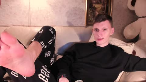 Snapshot of kevin_hornyyy chatting on 12-29-24, 04:40 kevin online show from 12-29-24, 04:40