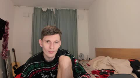 Snapshot of kevin_hornyyy chatting on 01-20-25, 10:48 kevin online show from 01-20-25, 10:48