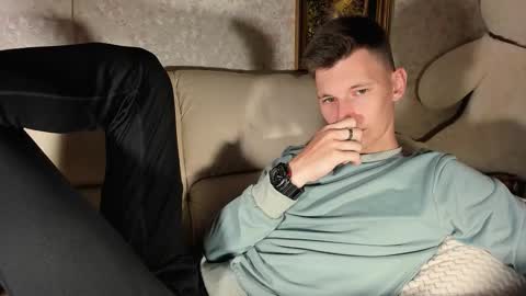 Snapshot of kevin_hornyyy chatting on 10-01-25, 07:03 kevin online show from 10-01-25, 07:03