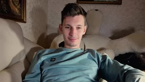 Snapshot of kevin_hornyyy chatting on 10-24-25, 10:33 kevin online show from 10-24-25, 10:33