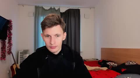 Snapshot of kevin_hornyyy chatting on 11-05-25, 11:43 kevin online show from 11-05-25, 11:43